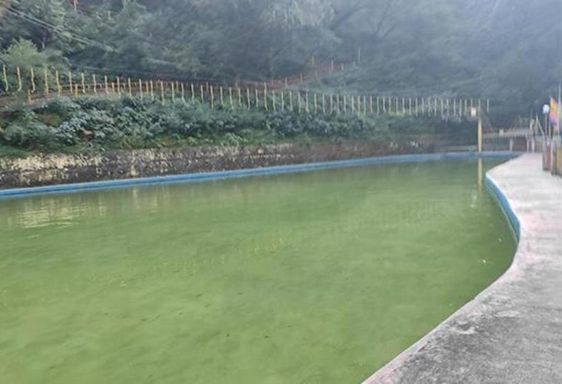 Hotel Aar Kempty Lake Resort