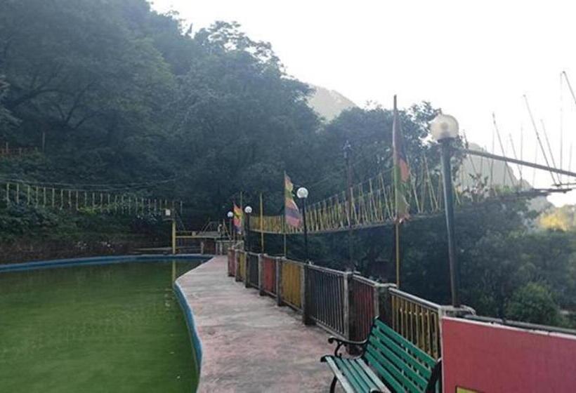 Hotel Aar Kempty Lake Resort