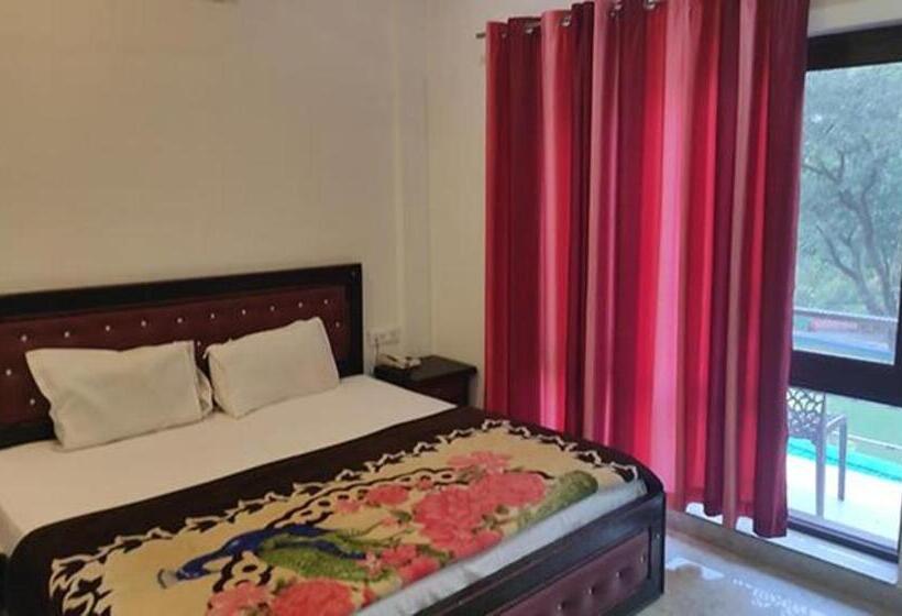 Hotel Aar Kempty Lake Resort