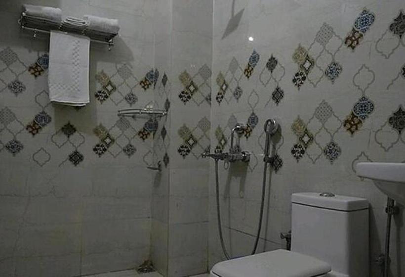 Hotel Aar Kempty Lake Resort