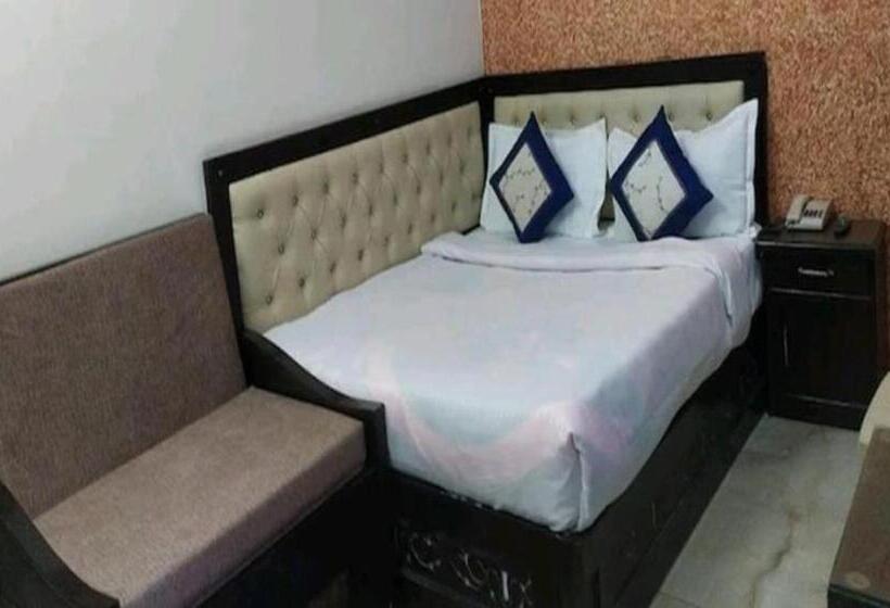 Hotel Aar Kempty Lake Resort