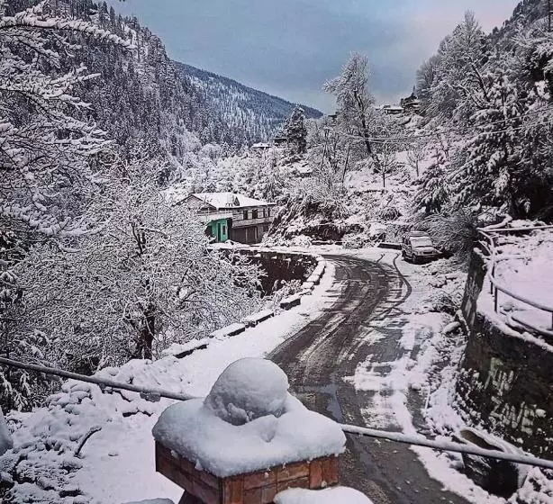 ホテル Kheerganga Heights