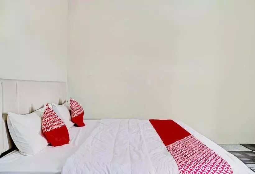 ホテル Oyo 93190 Sartika Gh Syariah