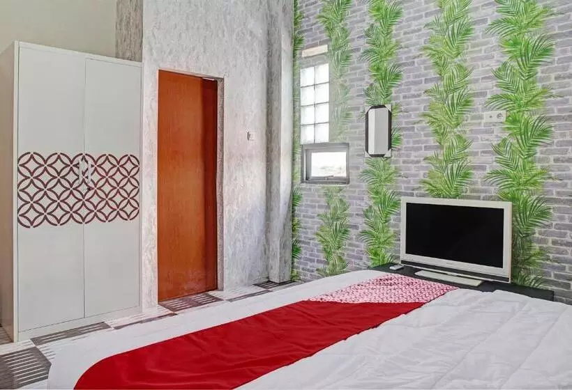 ホテル Oyo 93190 Sartika Gh Syariah