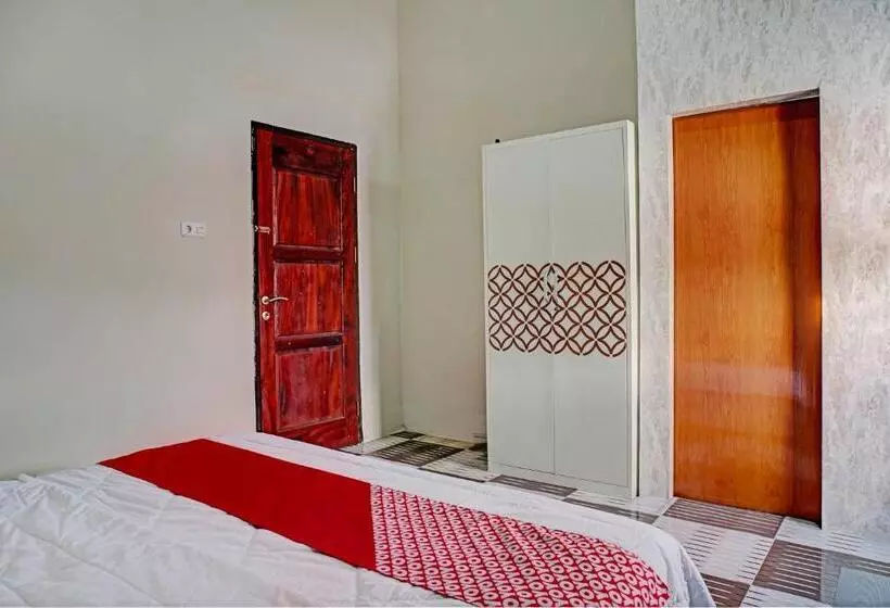 ホテル Oyo 93190 Sartika Gh Syariah