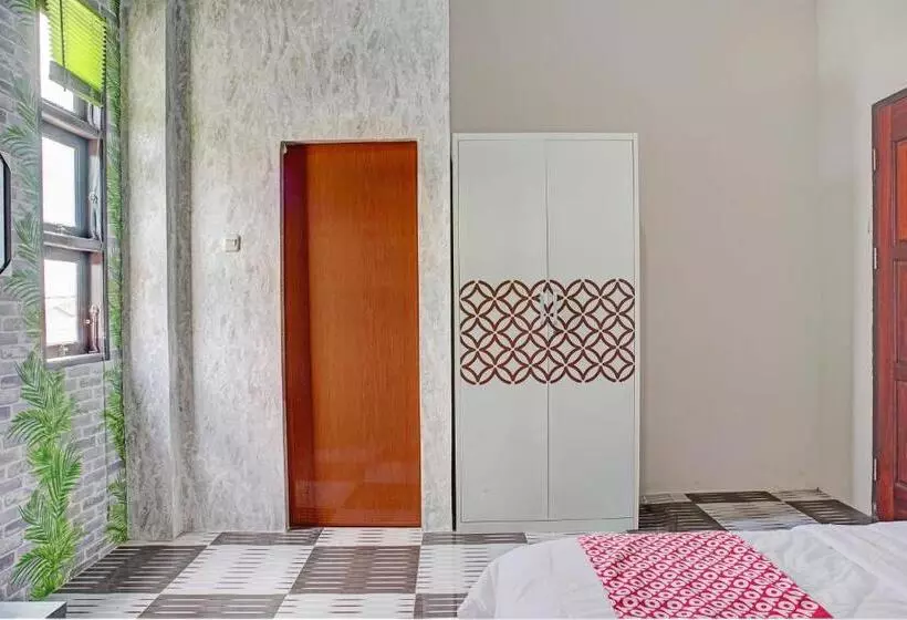 ホテル Oyo 93190 Sartika Gh Syariah