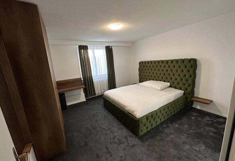 Livi S Hotelzimmer Rotes Haus