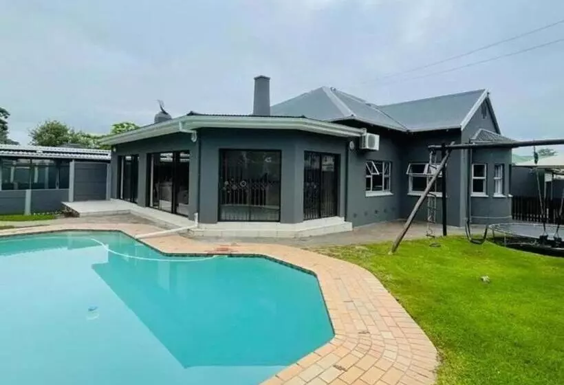 Majatalo 2 On Haig Accommodation, Selbourne, East London