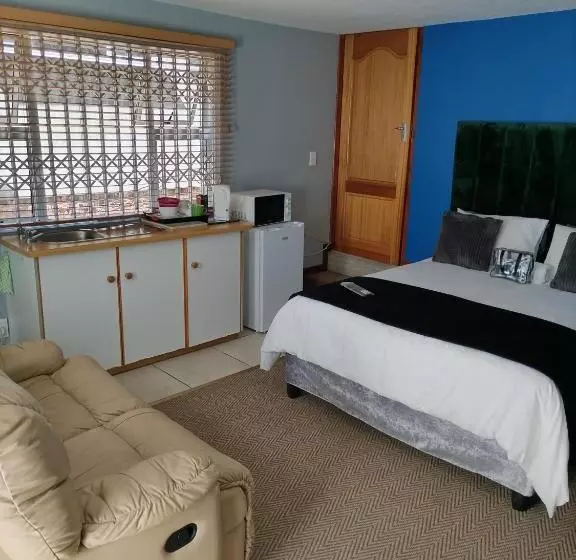 Majatalo 2 On Haig Accommodation, Selbourne, East London