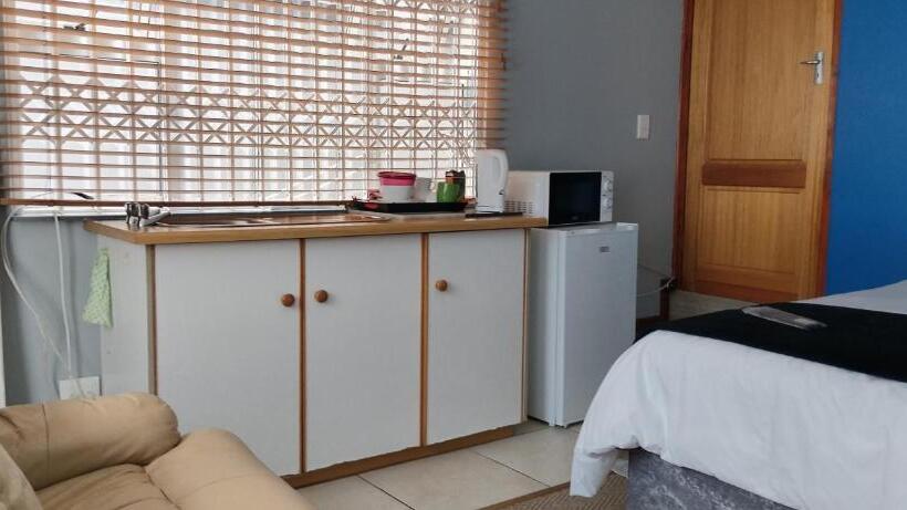 بنسيون 2 On Haig Accommodation, Selbourne, East London