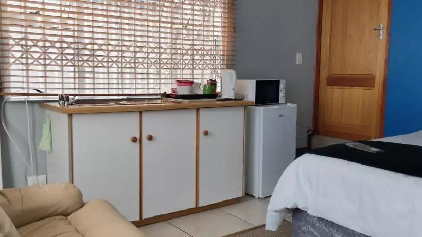 Majatalo 2 On Haig Accommodation, Selbourne, East London