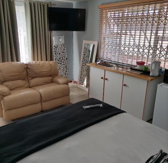 بنسيون 2 On Haig Accommodation, Selbourne, East London