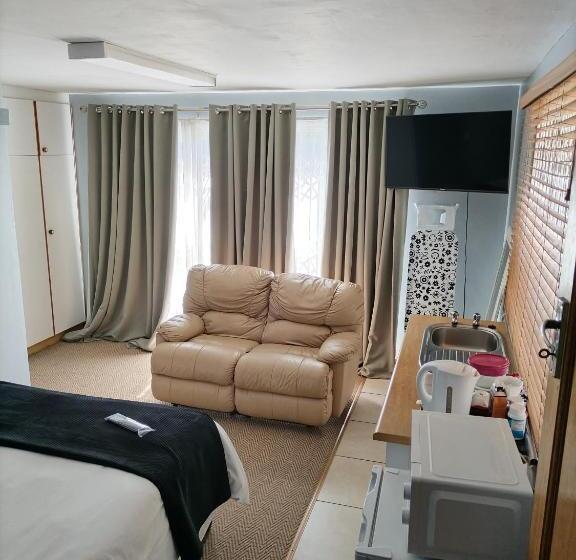 بنسيون 2 On Haig Accommodation, Selbourne, East London