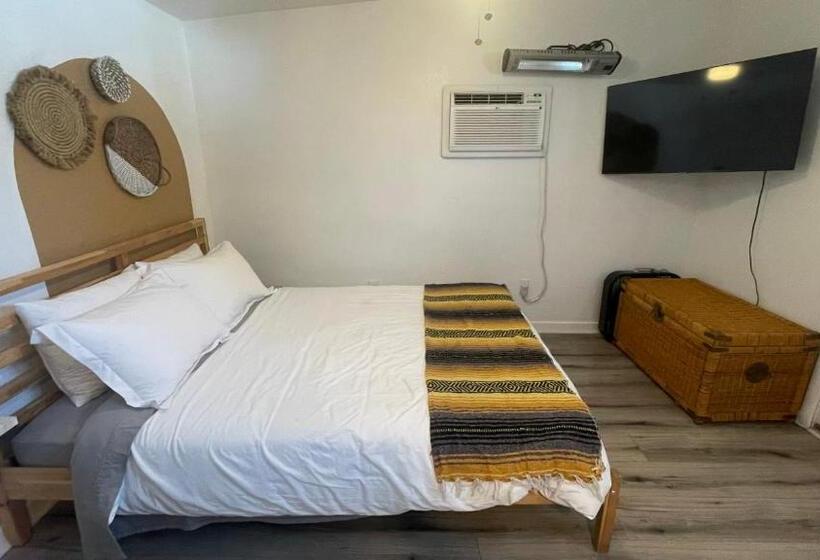 ペンション Beautiful Cottage At 37th Ave!