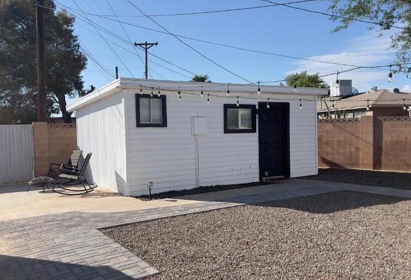 ペンション Beautiful Cottage At 37th Ave!