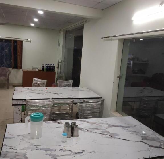 Tirupati Hotel And Restaurant