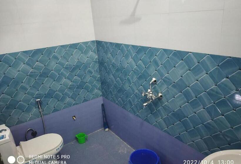 Tirupati Hotel And Restaurant