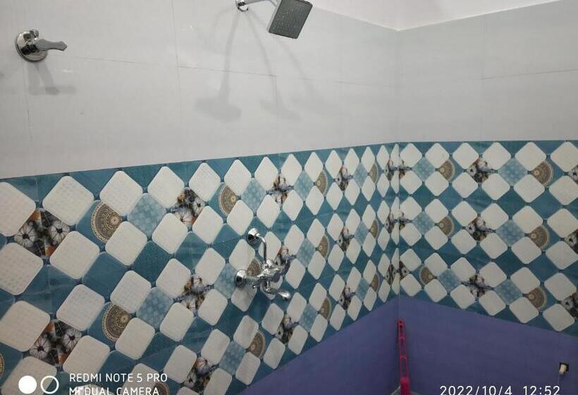 Tirupati Hotel And Restaurant