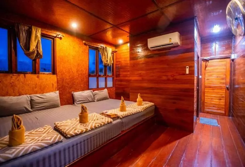 เดอะวอเตอร์ปาร์ครีสอร์ท  The Water Park Resort