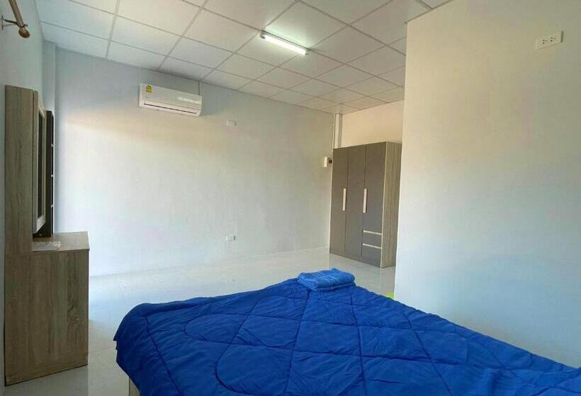 הוסטל Aviator Club Restaurant & Resort