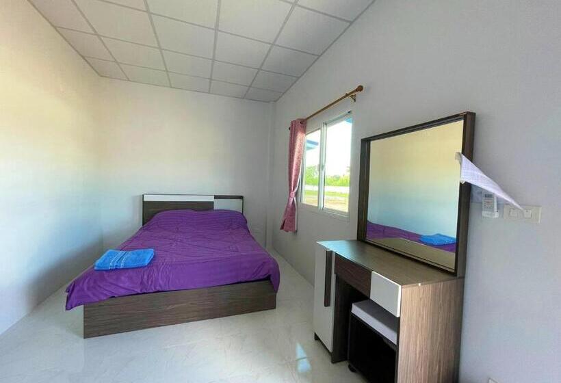 הוסטל Aviator Club Restaurant & Resort