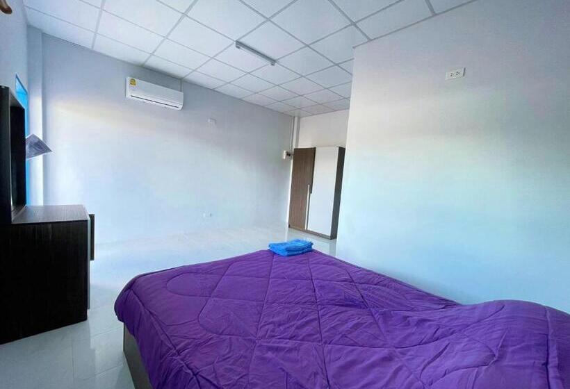 הוסטל Aviator Club Restaurant & Resort