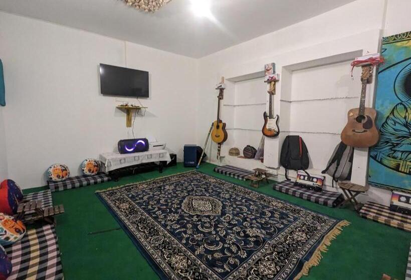 הוסטל Wandering Musician Bir