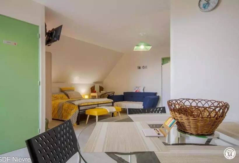 Aamiaismajoitus (B&B) Les Volets Bleus