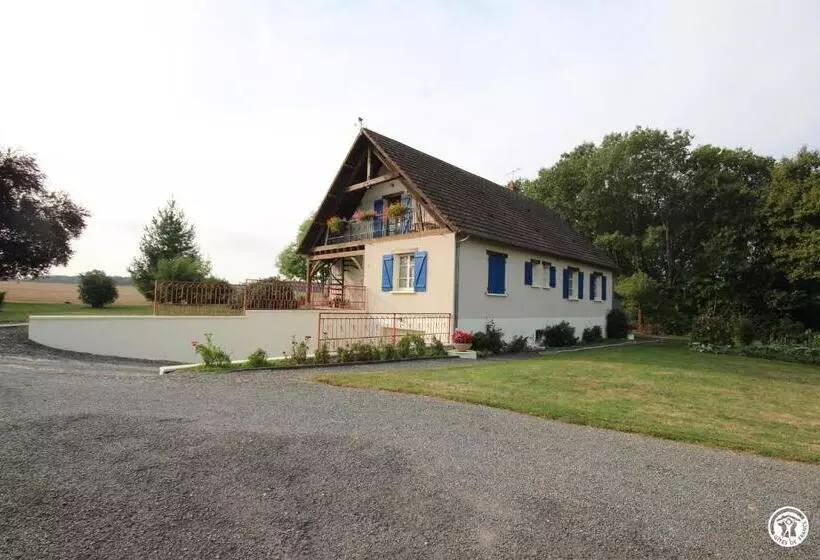 Aamiaismajoitus (B&B) Les Volets Bleus
