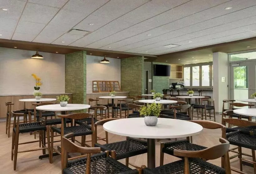 هتل Fairfield By Marriott Luquillo Beach