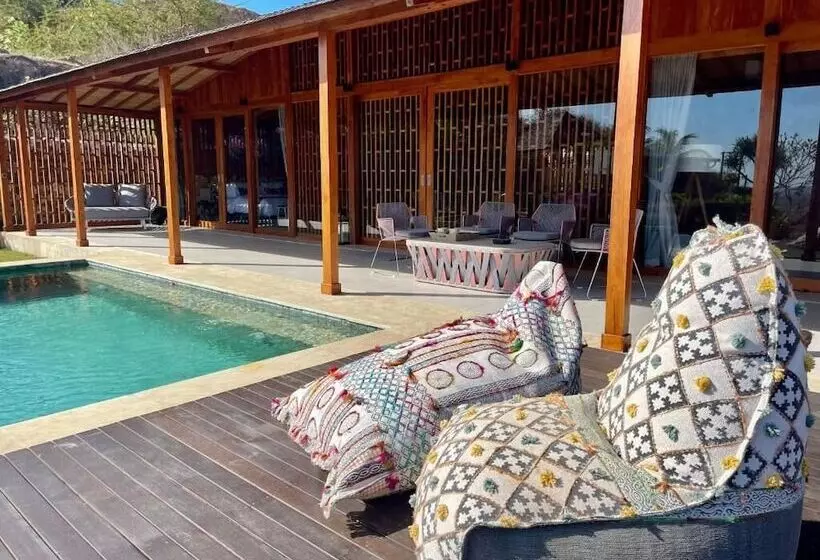 ホテル Lobster Bay Lombok