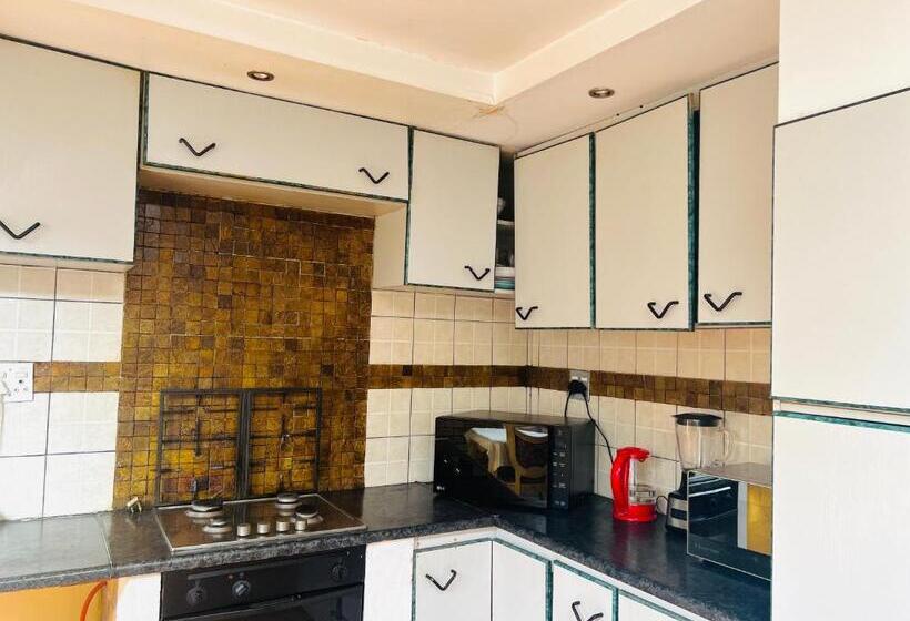 بنسيون Husein Accommodations