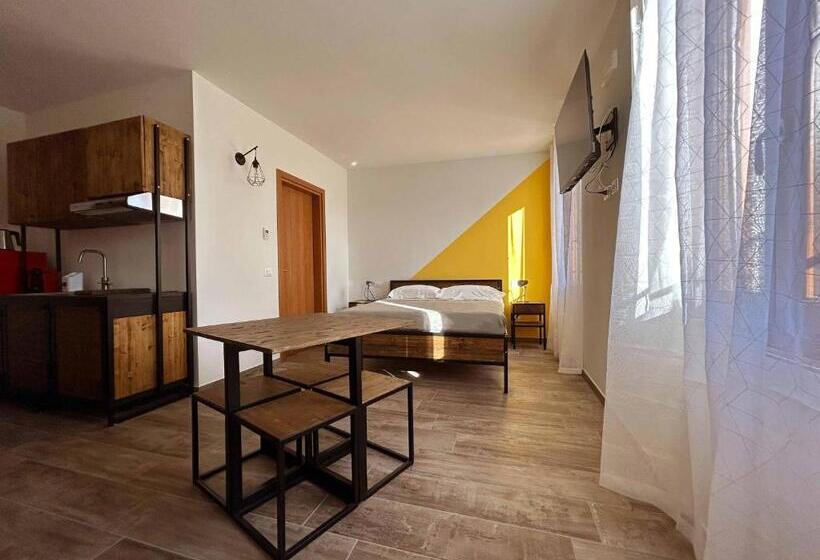 ペンション La Volpe Rossa Rooms And Apartments