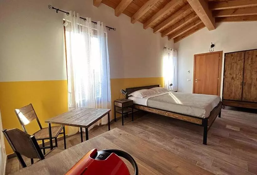 ペンション La Volpe Rossa Rooms And Apartments