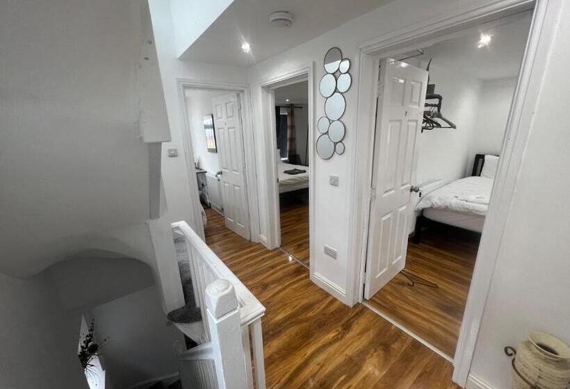 ペンション Tarleton House