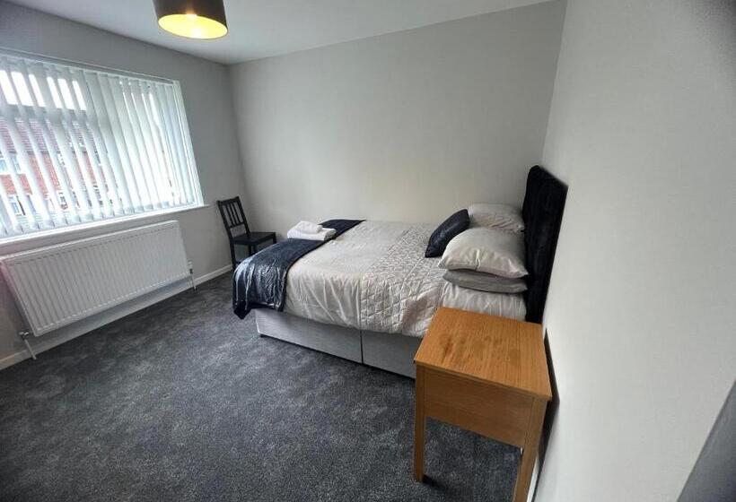 ペンション The Coral Guest House 1 Fratton Park Portsmouth