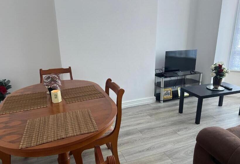 ペンション The Coral Guest House 1 Fratton Park Portsmouth