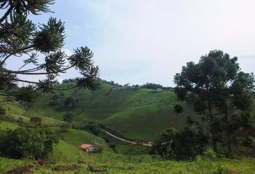 Retkeilymaja Embahu Suítes   Vista Para Pedra Do Baú E Banheira De Imersão