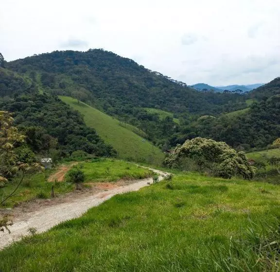 Retkeilymaja Embahu Suítes   Vista Para Pedra Do Baú E Banheira De Imersão