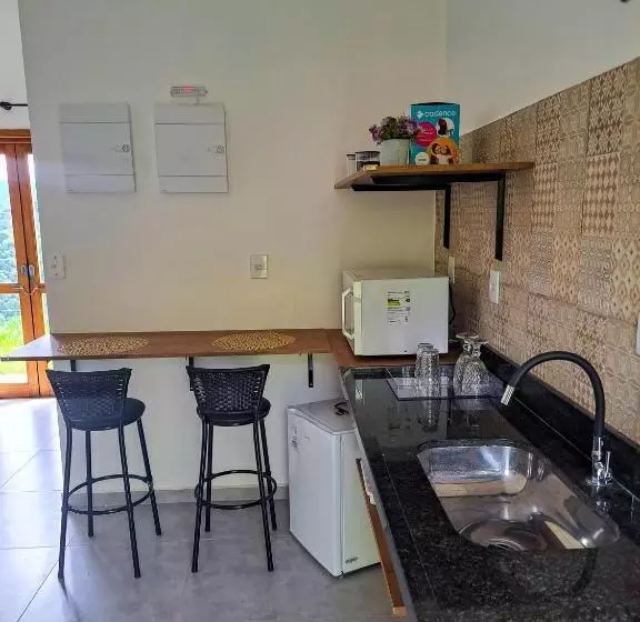 Retkeilymaja Embahu Suítes   Vista Para Pedra Do Baú E Banheira De Imersão