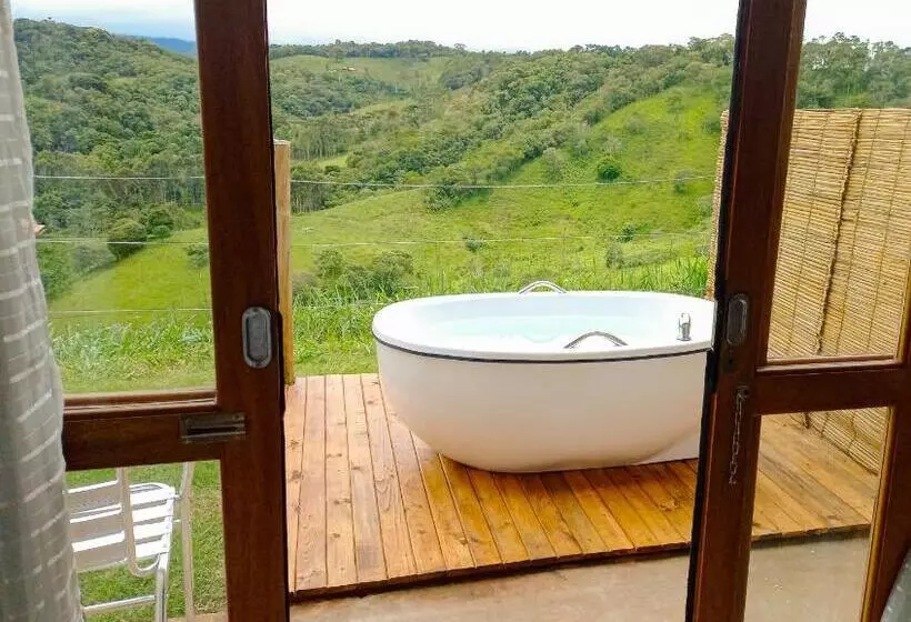 Retkeilymaja Embahu Suítes   Vista Para Pedra Do Baú E Banheira De Imersão