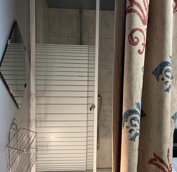 הוסטל Hipokratios 3 Zimmer Mit Gemeinschaft Wc