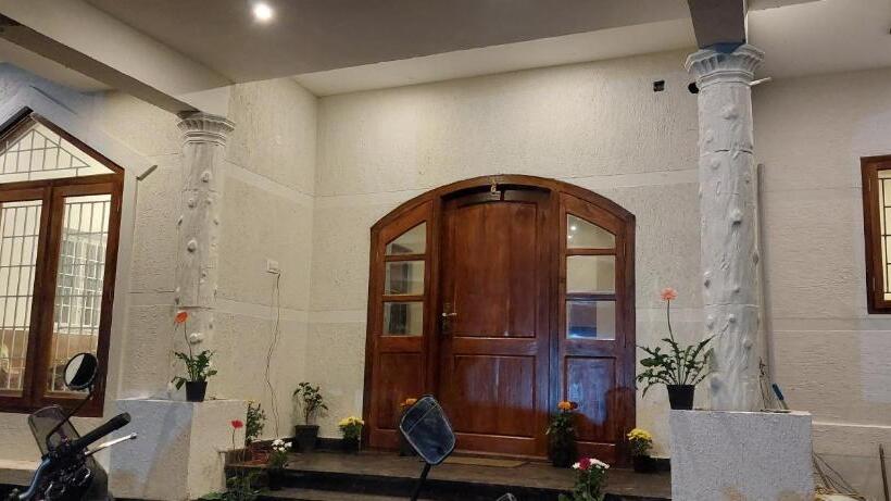 Bed and Breakfast Anya Paradise