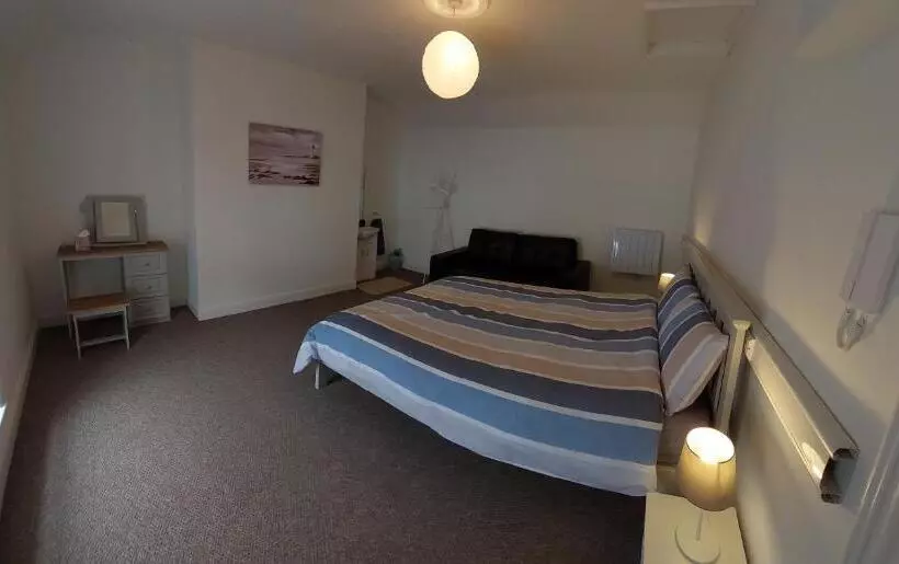 Aamiaismajoitus (B&B) Keeles Townhouse