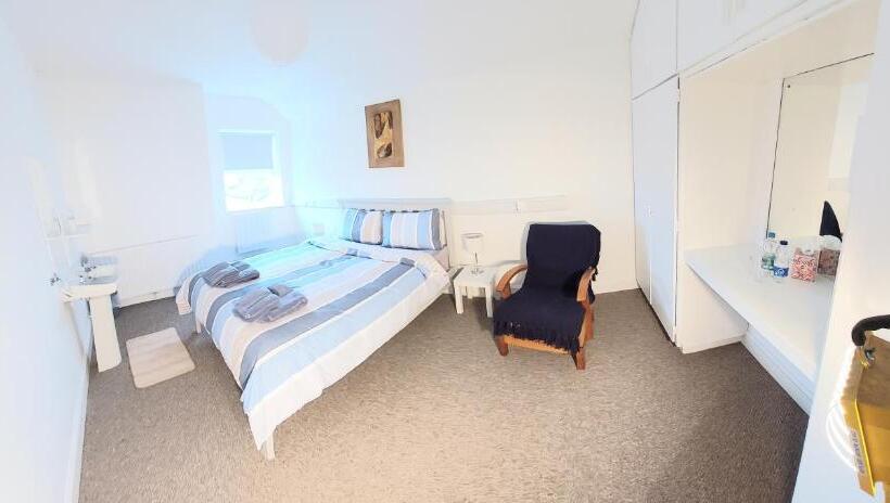 민박 Keeles Townhouse