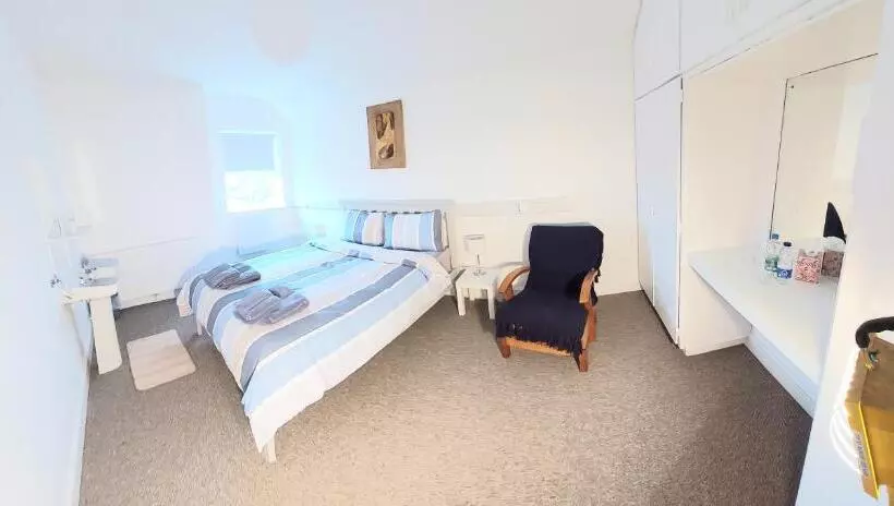 Aamiaismajoitus (B&B) Keeles Townhouse