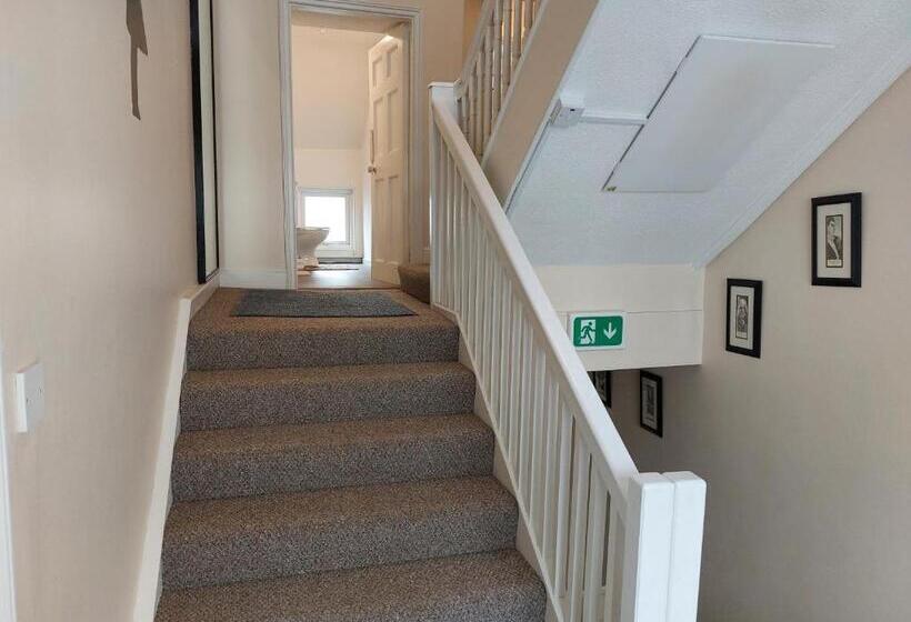 مبيت وإفطار Keeles Townhouse