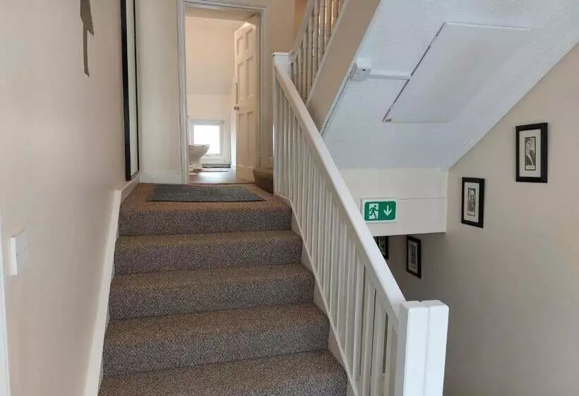 Aamiaismajoitus (B&B) Keeles Townhouse