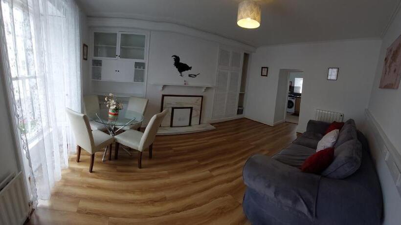 민박 Keeles Townhouse