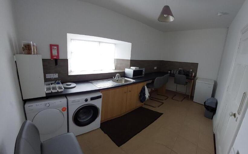 민박 Keeles Townhouse